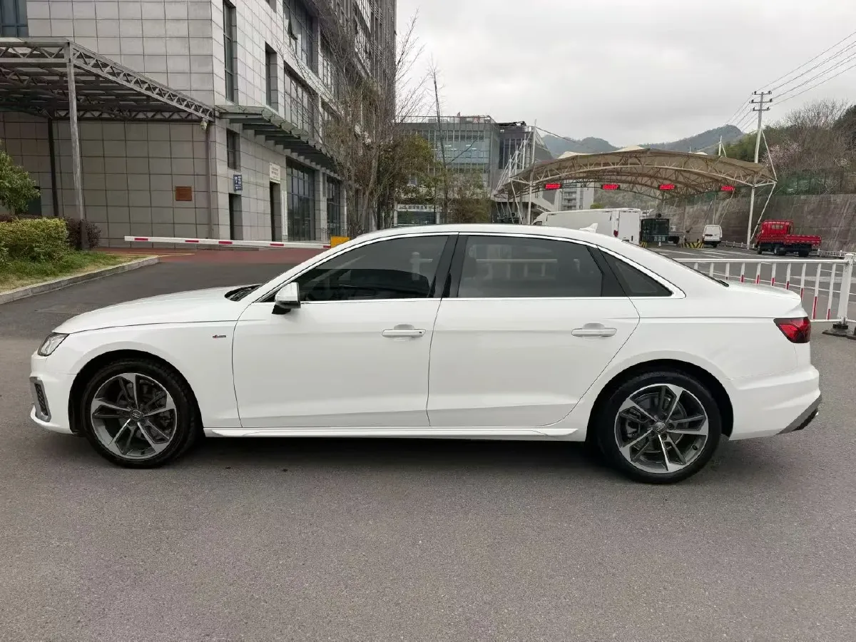 2020 Audi A4L 2.0T 190HP L4 7DCT,autocango,china used car exporter,china ev exporter,chinese used car exporter,chinese used ev exporter