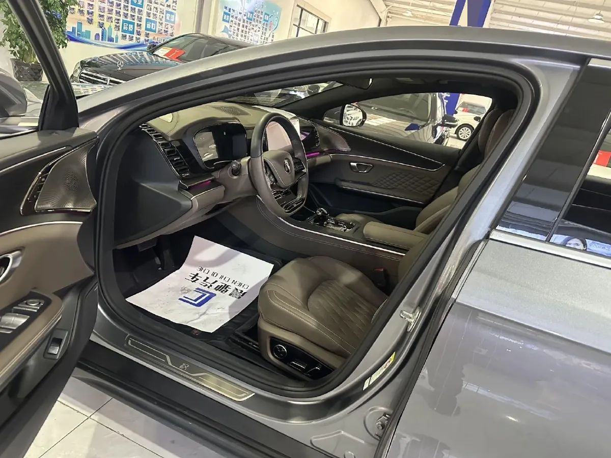 2022 Volkswagen Tiguan L 2.0T 186HP L4 7DCT,autocango,china used car exporter,china ev exporter,chinese used car exporter,chinese used ev exporter