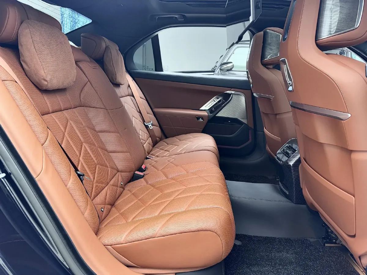 2023 BMW i7 BEV 101.7KWH,autocango,china used car exporter,china ev exporter,chinese used car exporter,chinese used ev exporter