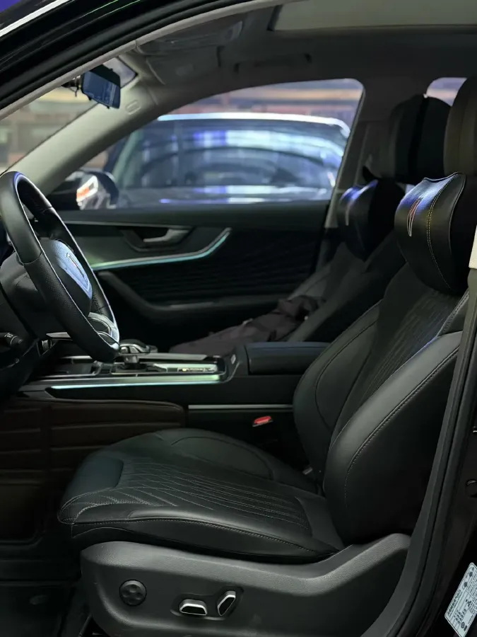 2025 HongQi HS5 2.0T 252HP L4 8AT,autocango,china used car exporter,china ev exporter,chinese used car exporter,chinese used ev exporter