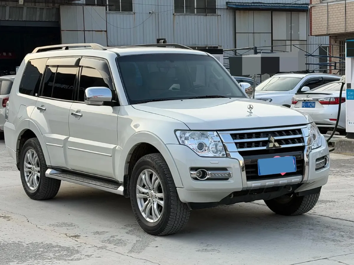 2018 Mitsubishi Pajero 3.0L 174HP V6 5AT,autocango,china used car exporter,china ev exporter,chinese used car exporter,chinese used ev exporter