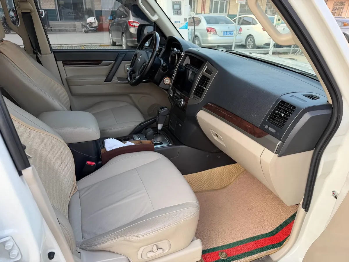 2018 Mitsubishi Pajero 3.0L 174HP V6 5AT,autocango,china used car exporter,china ev exporter,chinese used car exporter,chinese used ev exporter