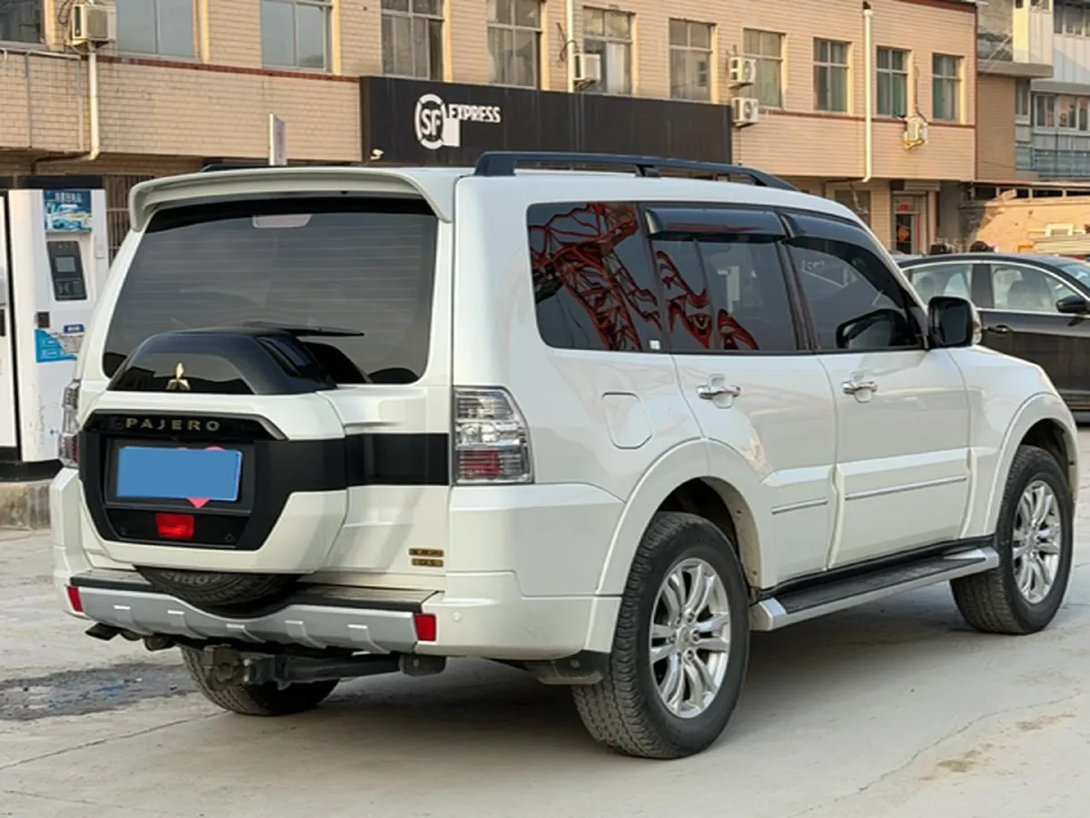 2018 Mitsubishi Pajero 3.0L 174HP V6 5AT,autocango,china used car exporter,china ev exporter,chinese used car exporter,chinese used ev exporter