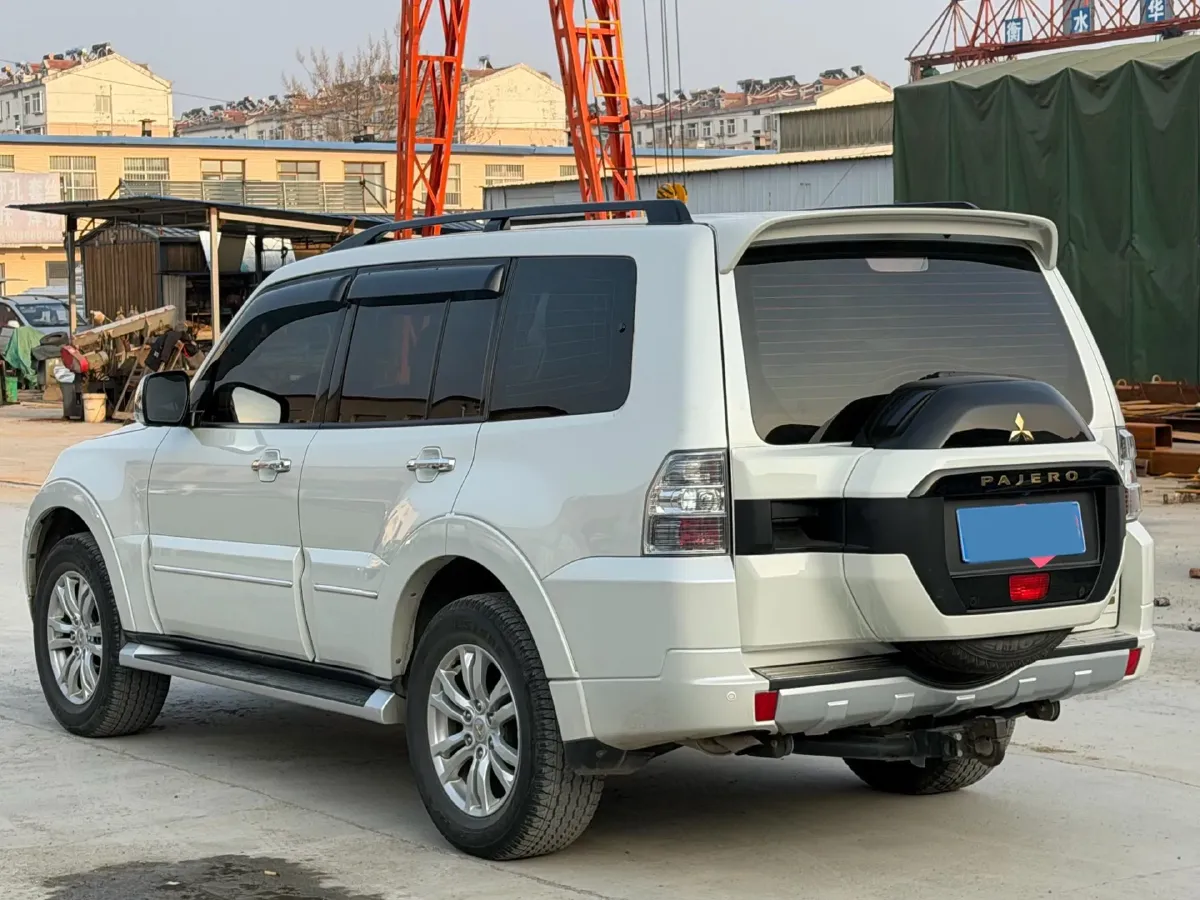 2018 Mitsubishi Pajero 3.0L 174HP V6 5AT,autocango,china used car exporter,china ev exporter,chinese used car exporter,chinese used ev exporter