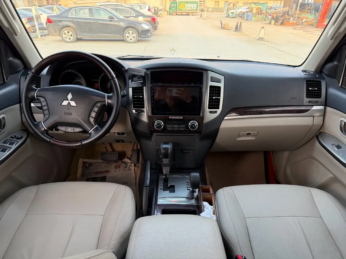 2018 Mitsubishi Pajero 3.0L 174HP V6 5AT,autocango,china used car exporter,china ev exporter,chinese used car exporter,chinese used ev exporter