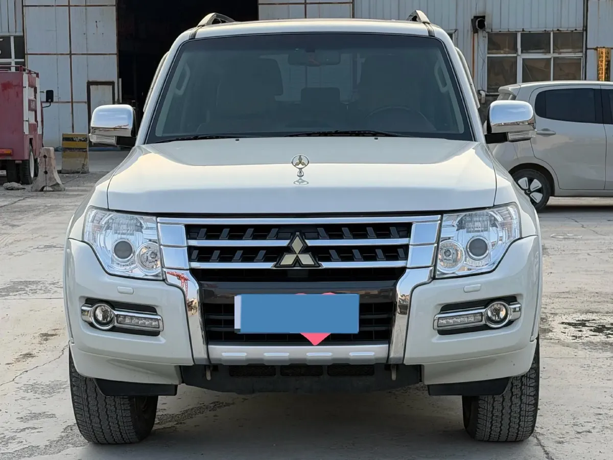 2018 Mitsubishi Pajero 3.0L 174HP V6 5AT,autocango,china used car exporter,china ev exporter,chinese used car exporter,chinese used ev exporter