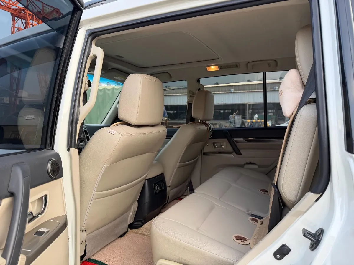 2018 Mitsubishi Pajero 3.0L 174HP V6 5AT,autocango,china used car exporter,china ev exporter,chinese used car exporter,chinese used ev exporter