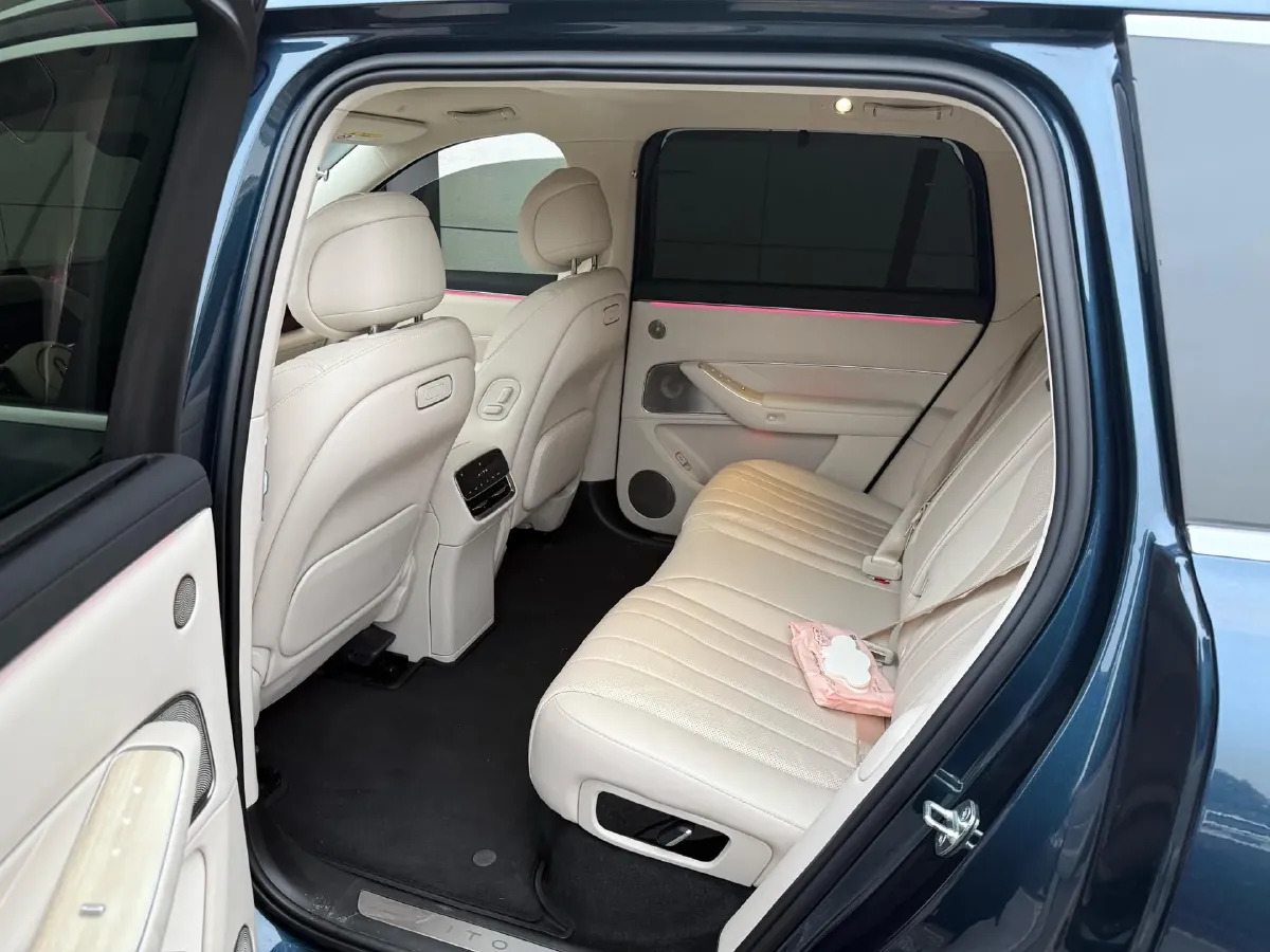 2025 AITO AITO M8 REEV 160HP REEV 53.4KWH,autocango,china used car exporter,china ev exporter,chinese used car exporter,chinese used ev exporter