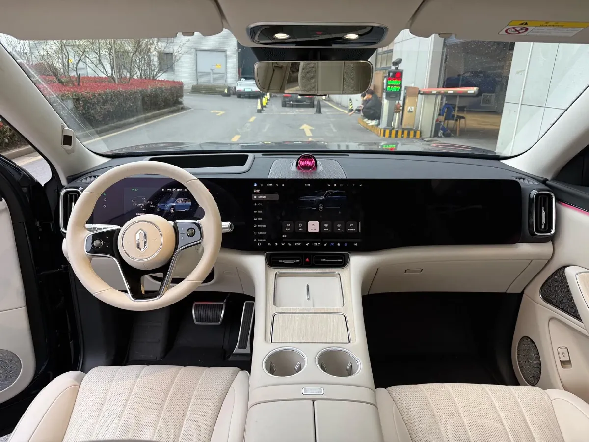 2025 AITO AITO M8 REEV 160HP REEV 53.4KWH,autocango,china used car exporter,china ev exporter,chinese used car exporter,chinese used ev exporter