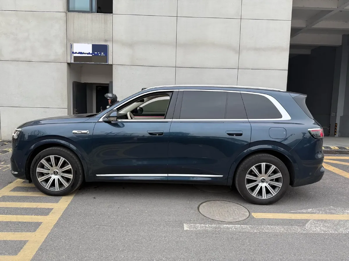 2025 AITO AITO M8 REEV 160HP REEV 53.4KWH,autocango,china used car exporter,china ev exporter,chinese used car exporter,chinese used ev exporter