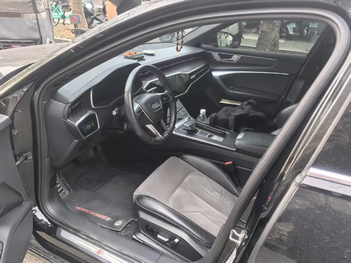 2023 Audi A6L 2.0T 245HP L4 7DCT,autocango,china used car exporter,china ev exporter,chinese used car exporter,chinese used ev exporter