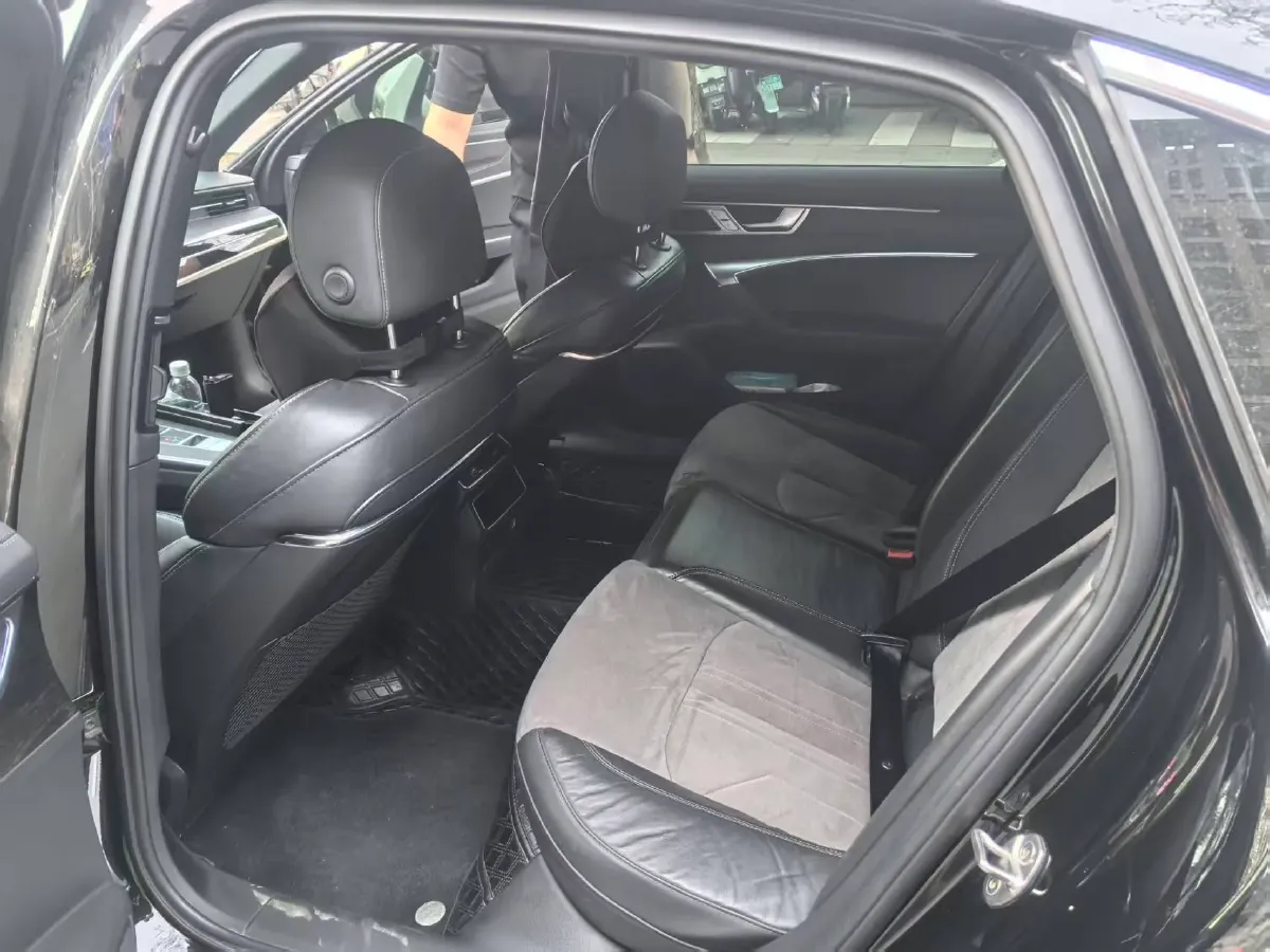 2023 Audi A6L 2.0T 245HP L4 7DCT,autocango,china used car exporter,china ev exporter,chinese used car exporter,chinese used ev exporter