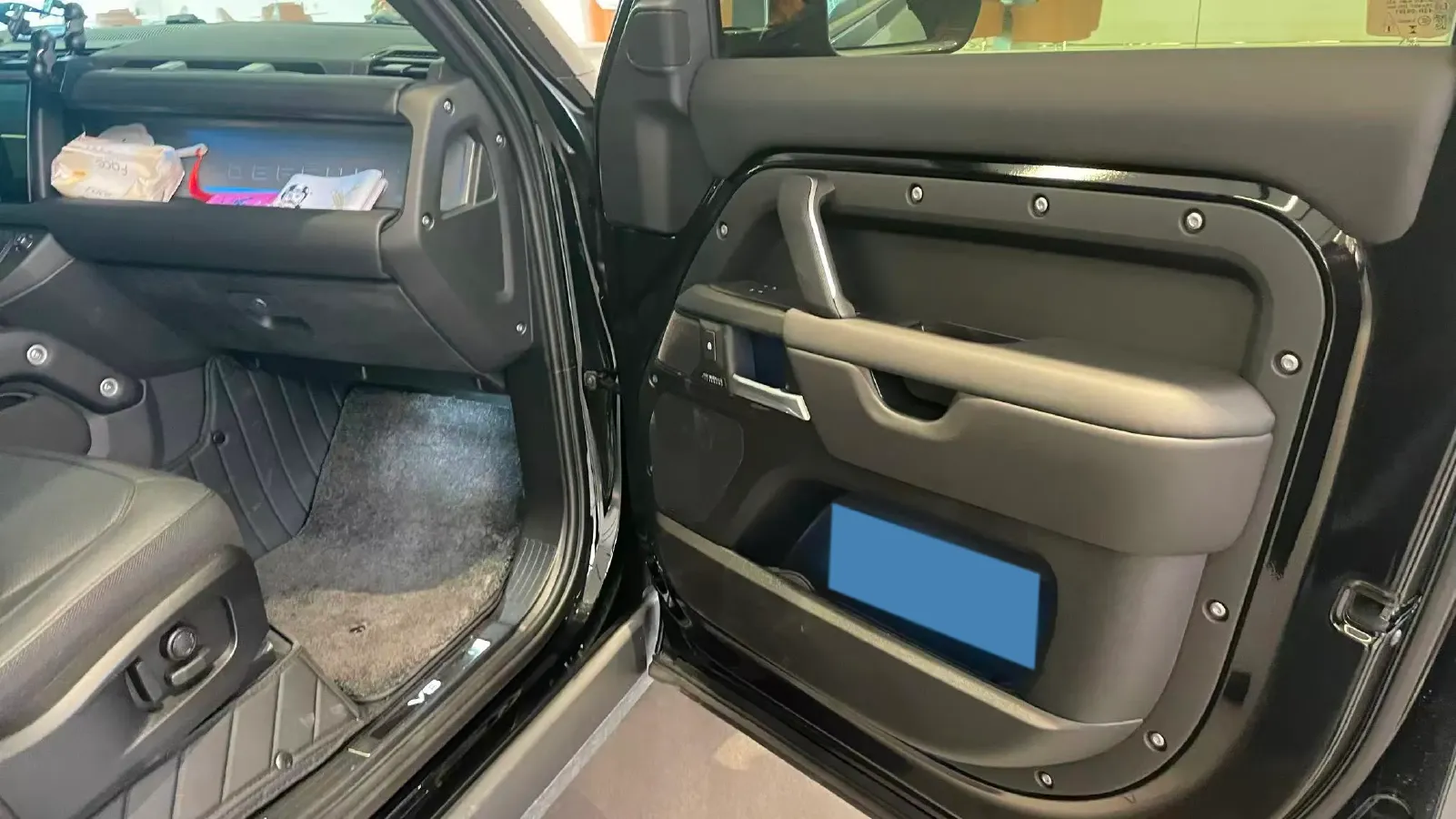 2025 Land Rover Defender 5.0T 525HP V8 8AT,autocango,china used car exporter,china ev exporter,chinese used car exporter,chinese used ev exporter