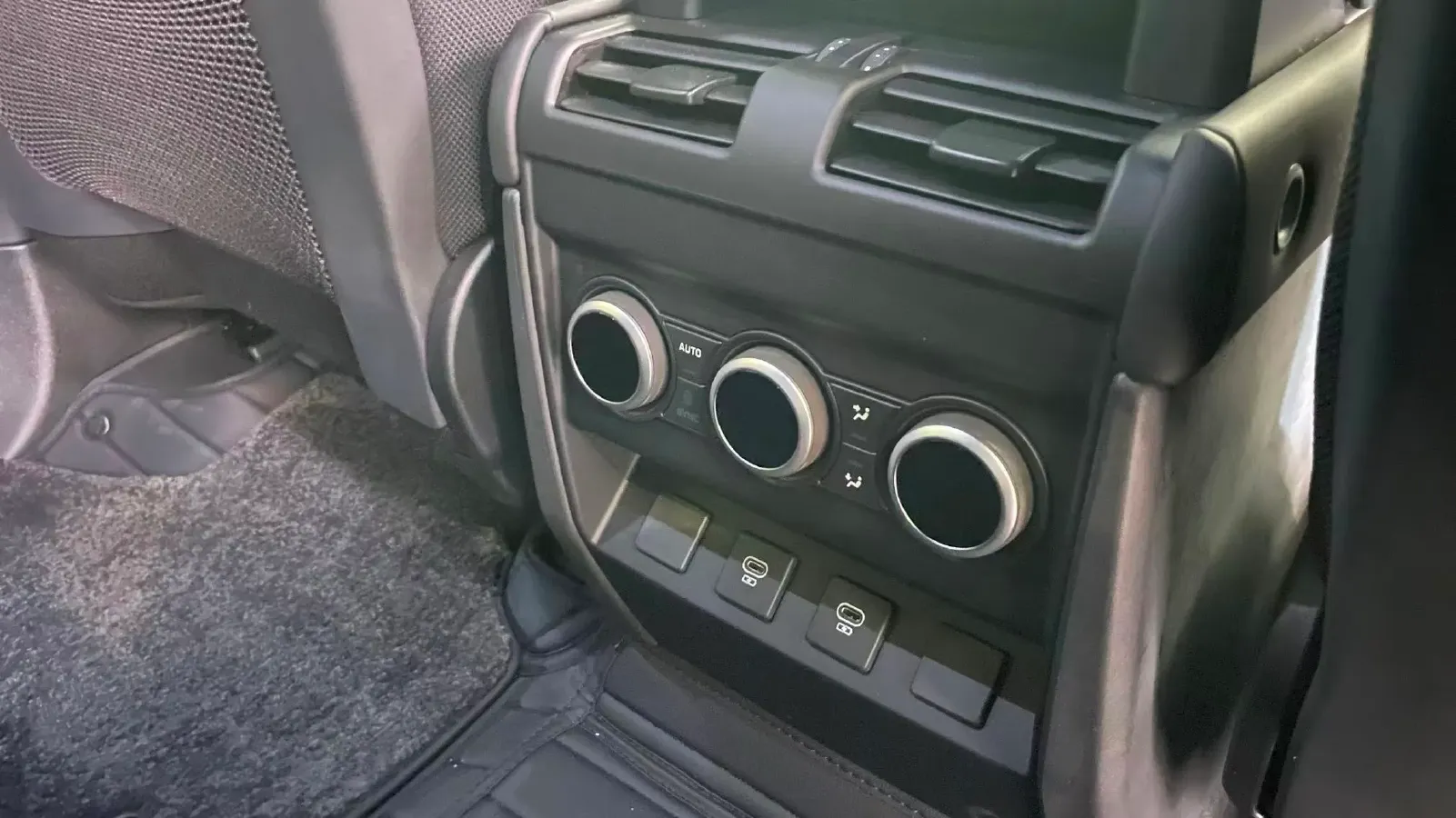 2025 Land Rover Defender 5.0T 525HP V8 8AT,autocango,china used car exporter,china ev exporter,chinese used car exporter,chinese used ev exporter