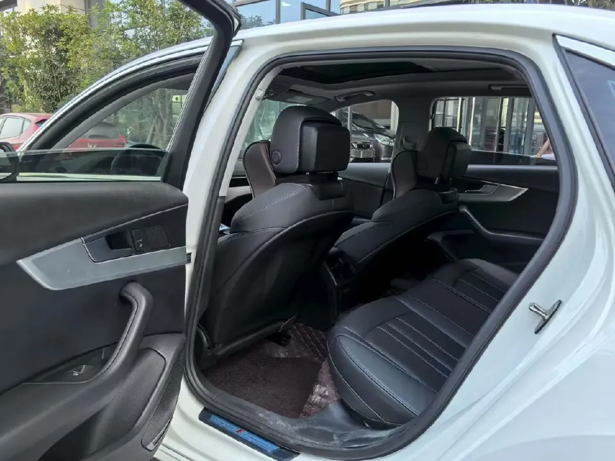 2020 Audi A4L 2.0T 190HP L4 7DCT,autocango,china used car exporter,china ev exporter,chinese used car exporter,chinese used ev exporter