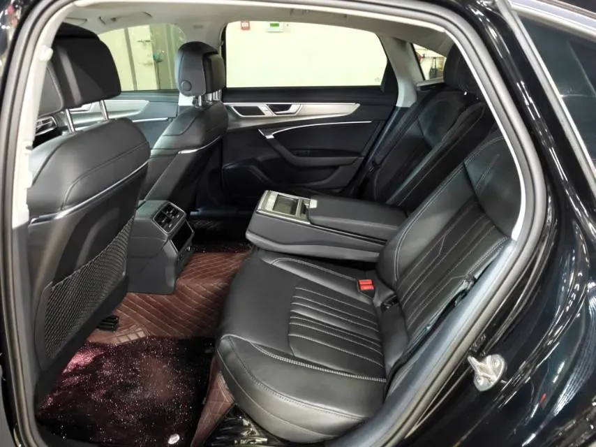 2024 Audi A6L 2.0T 245HP L4 7DCT,autocango,china used car exporter,china ev exporter,chinese used car exporter,chinese used ev exporter