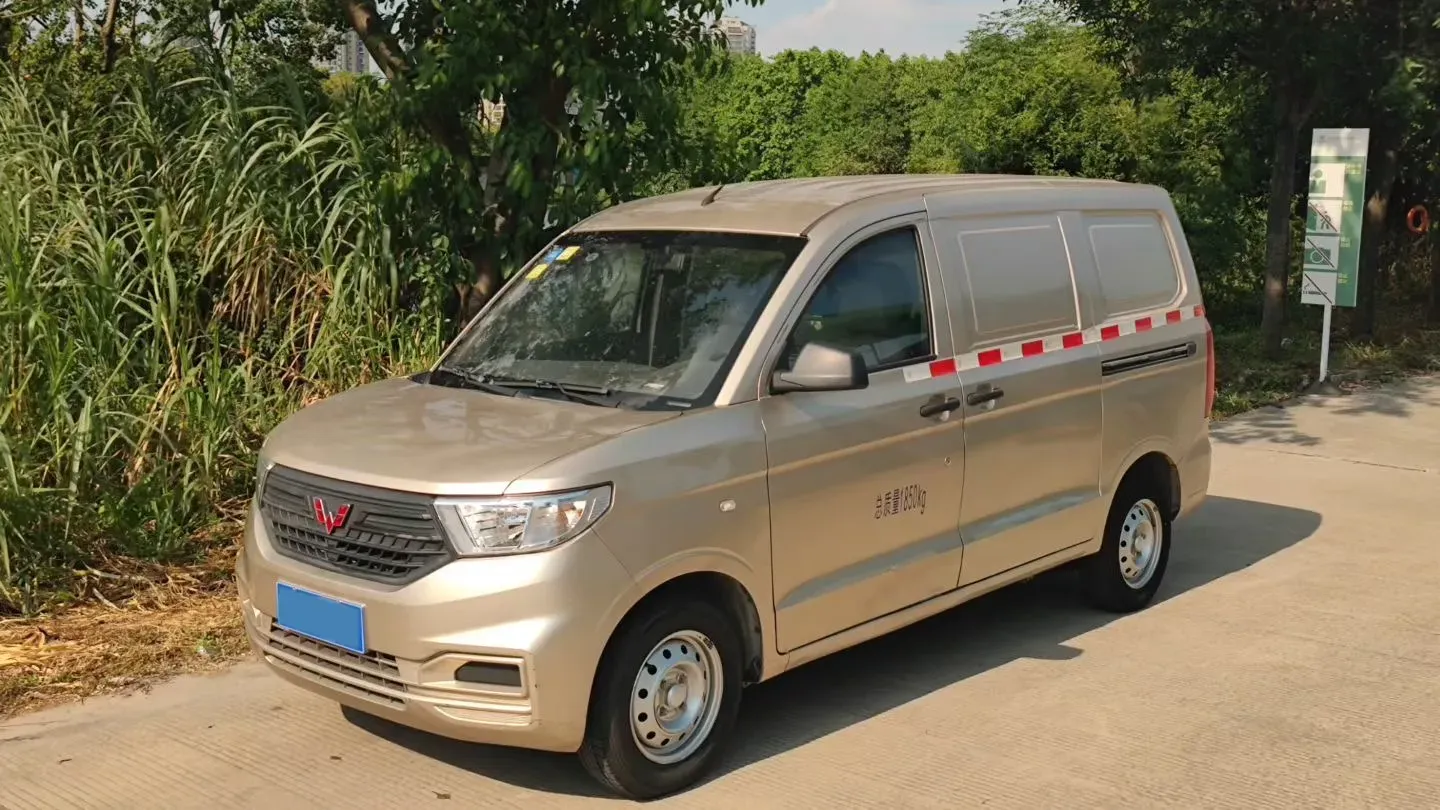 2019 WuLing HongGuang V 1.5L 99HP L4 6MT,autocango,china used car exporter,china ev exporter,chinese used car exporter,chinese used ev exporter