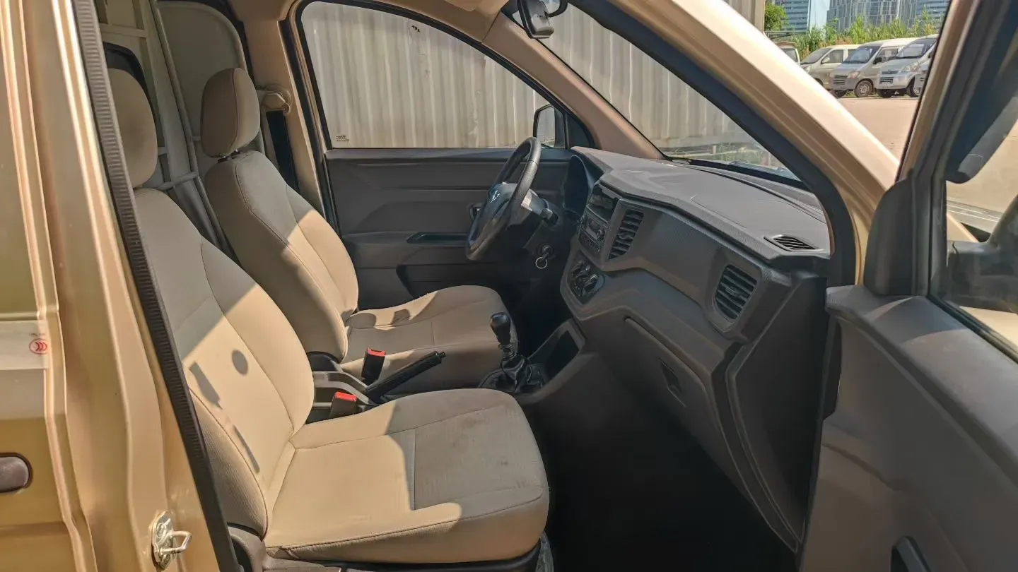 2019 WuLing HongGuang V 1.5L 99HP L4 6MT,autocango,china used car exporter,china ev exporter,chinese used car exporter,chinese used ev exporter