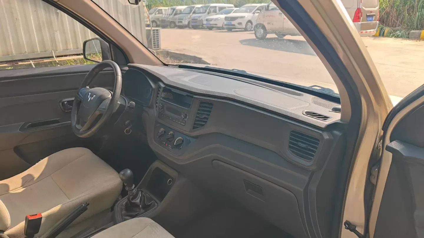 2019 WuLing HongGuang V 1.5L 99HP L4 6MT,autocango,china used car exporter,china ev exporter,chinese used car exporter,chinese used ev exporter