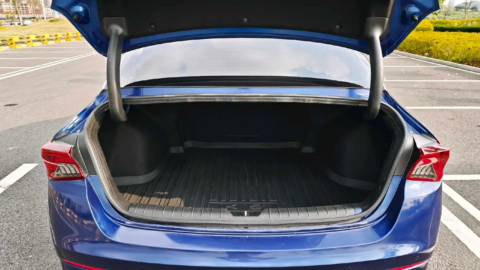 2020 Kia K5 1.5T 170HP L4 7DCT,autocango,china used car exporter,china ev exporter,chinese used car exporter,chinese used ev exporter