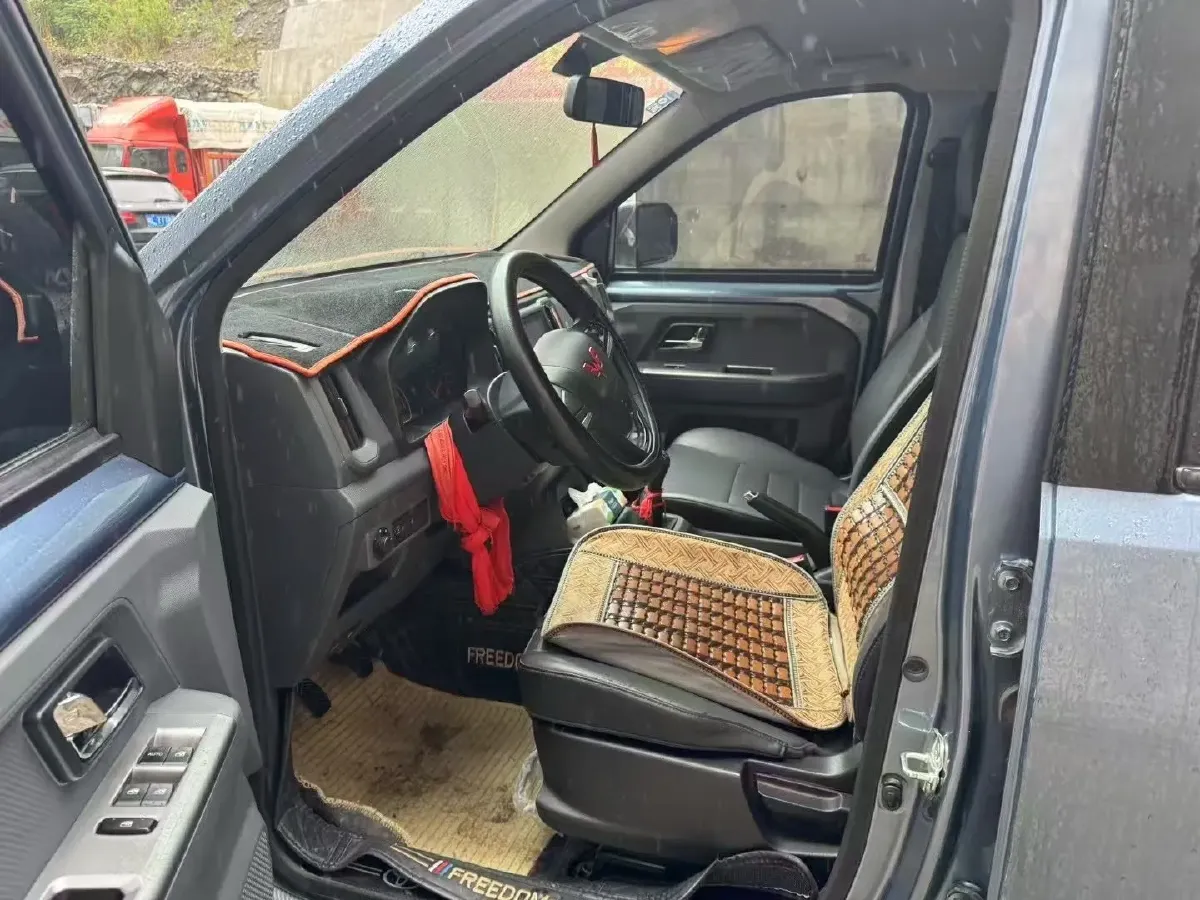 2021 WuLing ZhentTu 1.5L 99HP L4 5MT,autocango,china used car exporter,china ev exporter,chinese used car exporter,chinese used ev exporter