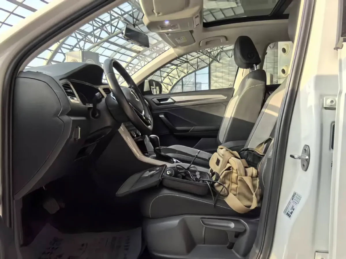 2022 Volkswagen T-Roc 1.4T 150HP L4 7DCT,autocango,china used car exporter,china ev exporter,chinese used car exporter,chinese used ev exporter