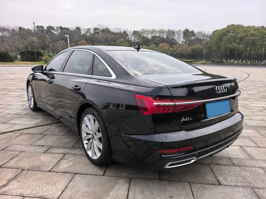 2021 Audi A6L 2.0T 224HP L4 7DCT,autocango,china used car exporter,china ev exporter,chinese used car exporter,chinese used ev exporter