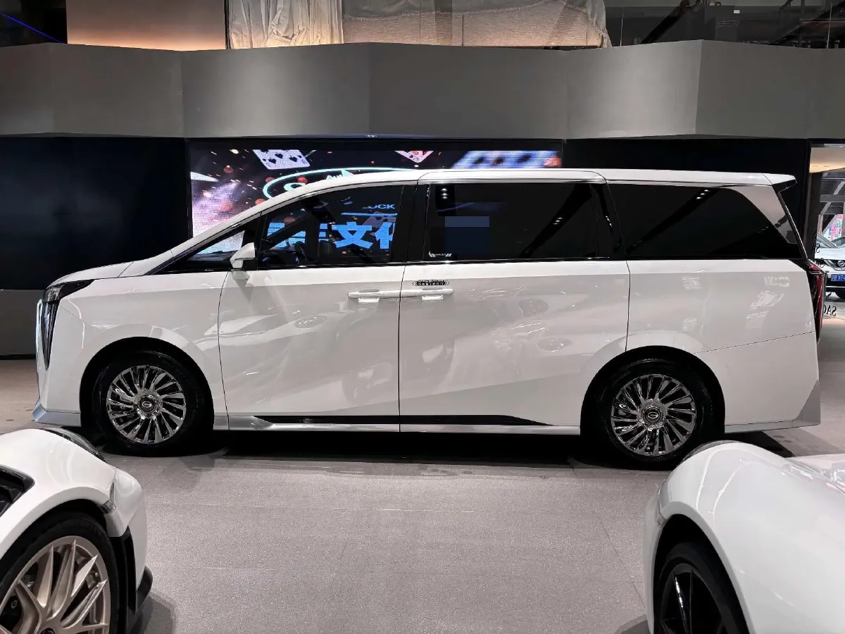 2023 GAC Trumpchi M8 2.0T 190HP L4 E-CVT Hybrid,autocango,china used car exporter,china ev exporter,chinese used car exporter,chinese used ev exporter