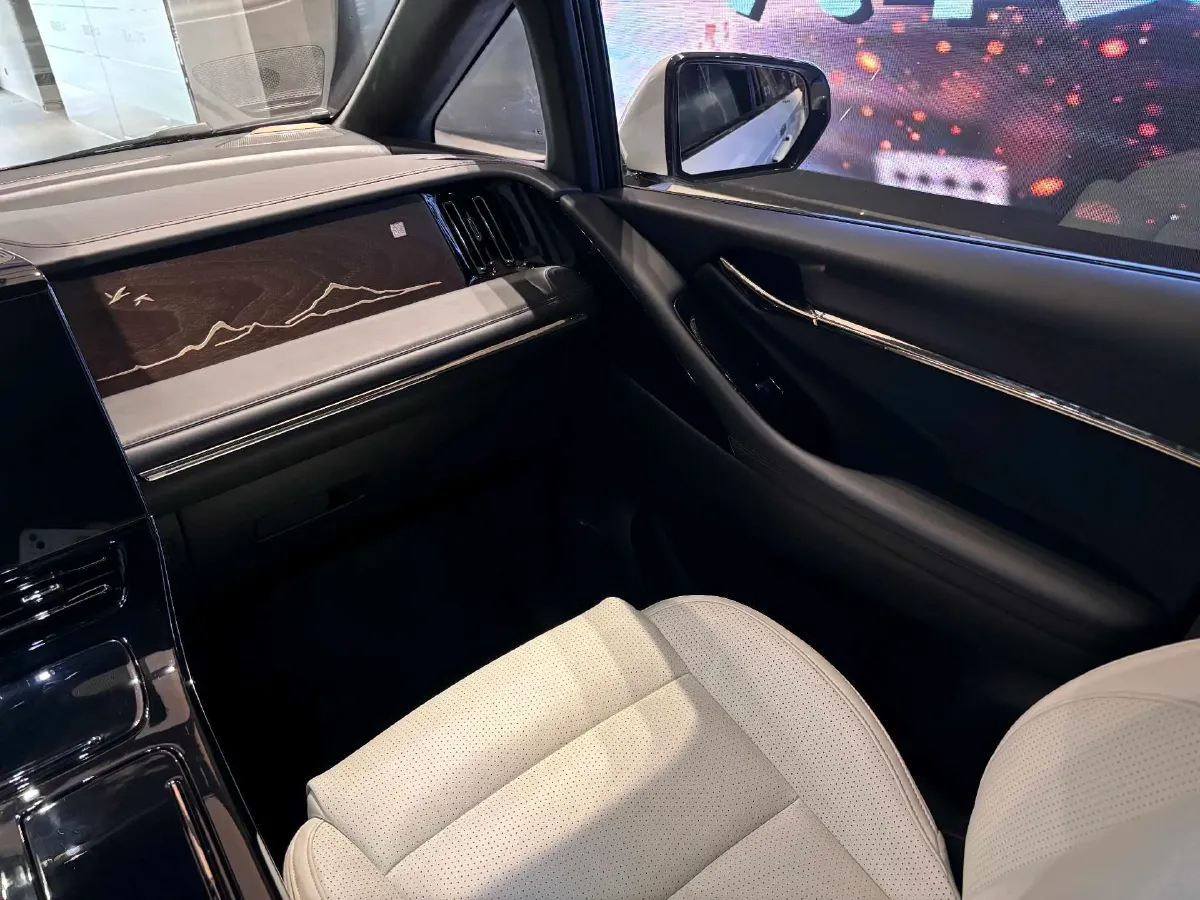 2023 GAC Trumpchi M8 2.0T 190HP L4 E-CVT Hybrid,autocango,china used car exporter,china ev exporter,chinese used car exporter,chinese used ev exporter