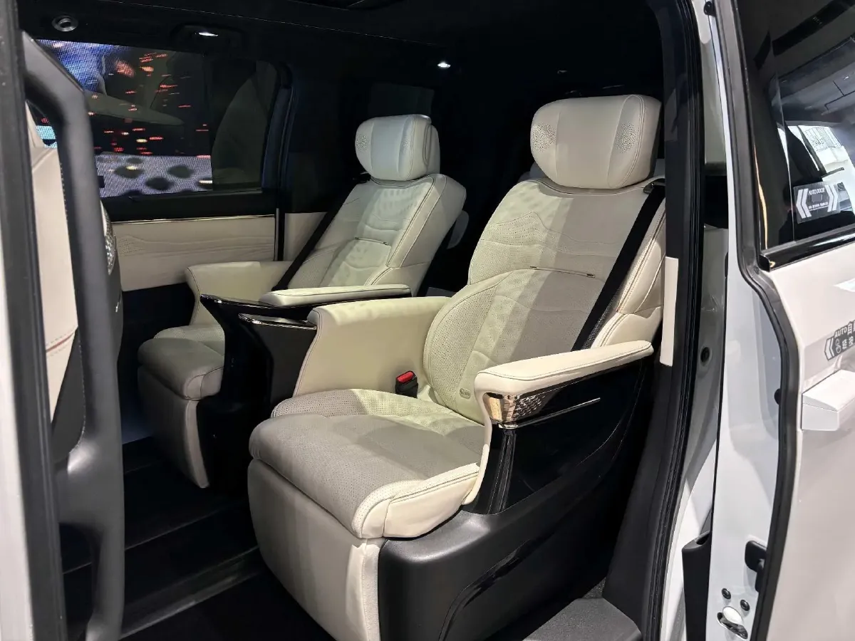 2023 GAC Trumpchi M8 2.0T 190HP L4 E-CVT Hybrid,autocango,china used car exporter,china ev exporter,chinese used car exporter,chinese used ev exporter