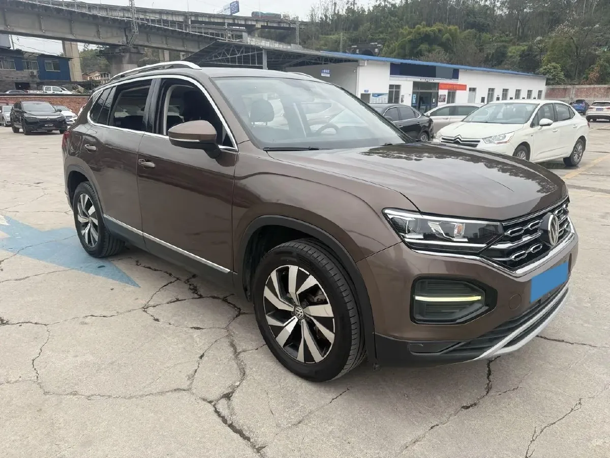 2019 Jeep Cherokee 2.0T 234HP L4 9AT,autocango,china used car exporter,china ev exporter,chinese used car exporter,chinese used ev exporter
