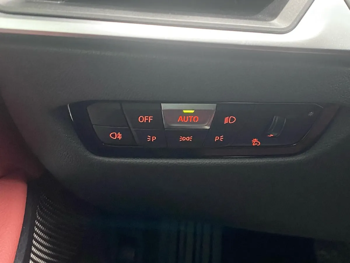 2023 BMW 3 Series 2.0T 156HP L4 8AT,autocango,china used car exporter,china ev exporter,chinese used car exporter,chinese used ev exporter