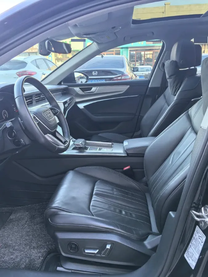 2024 Audi A6L 2.0T 245HP L4 7DCT,autocango,china used car exporter,china ev exporter,chinese used car exporter,chinese used ev exporter