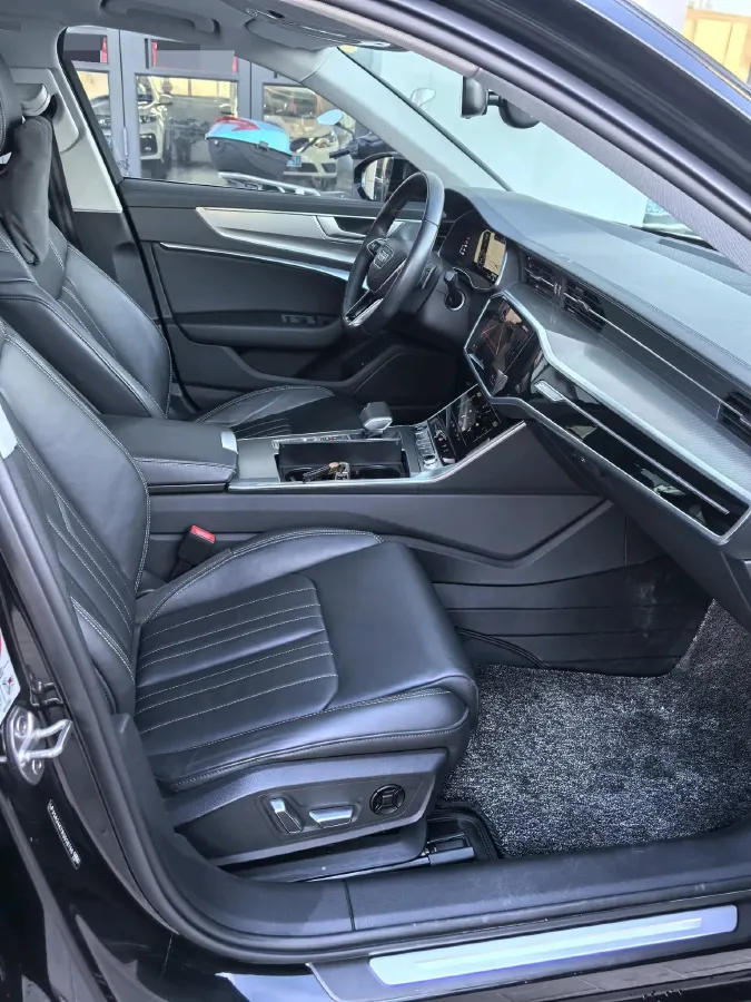 2024 Audi A6L 2.0T 245HP L4 7DCT,autocango,china used car exporter,china ev exporter,chinese used car exporter,chinese used ev exporter