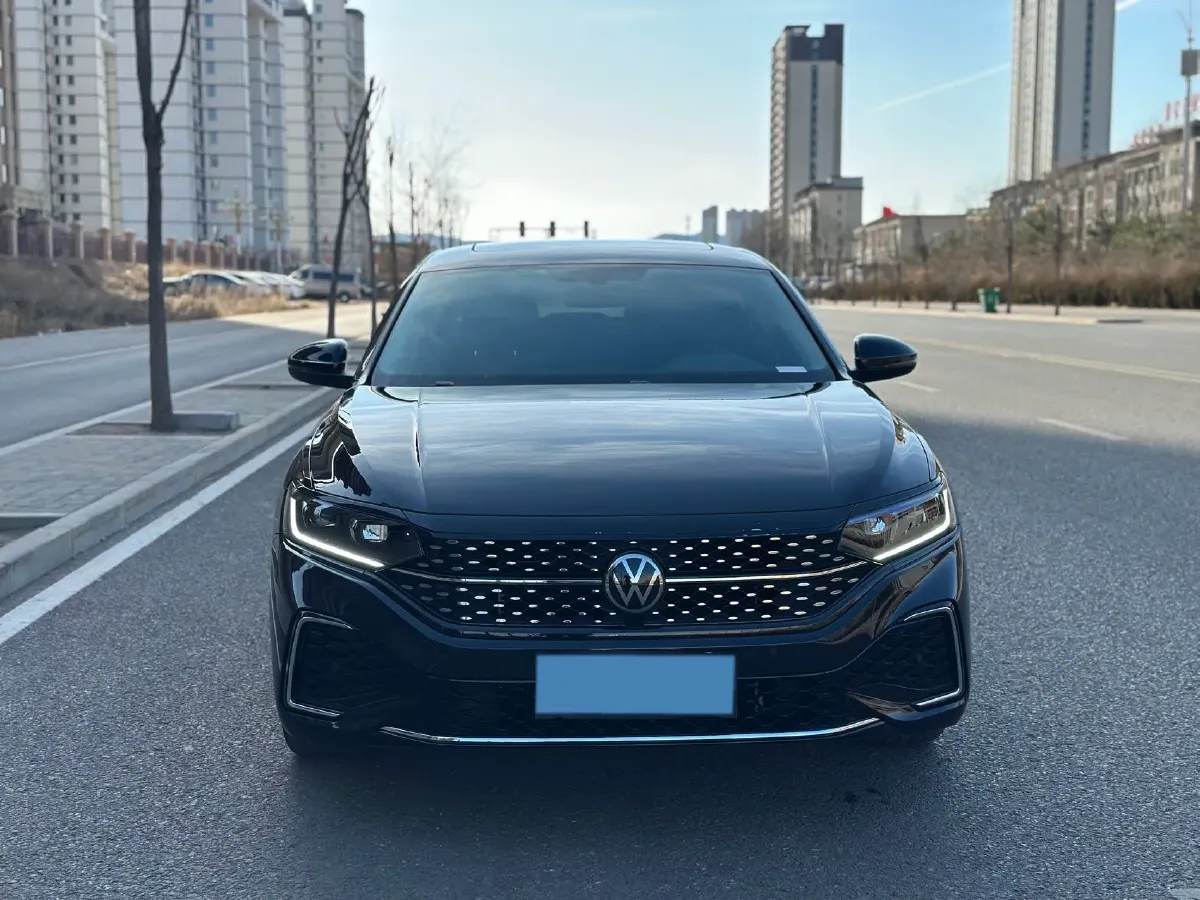 2025 Volkswagen Passat 2.0T 186HP L4 7DCT,autocango,china used car exporter,china ev exporter,chinese used car exporter,chinese used ev exporter