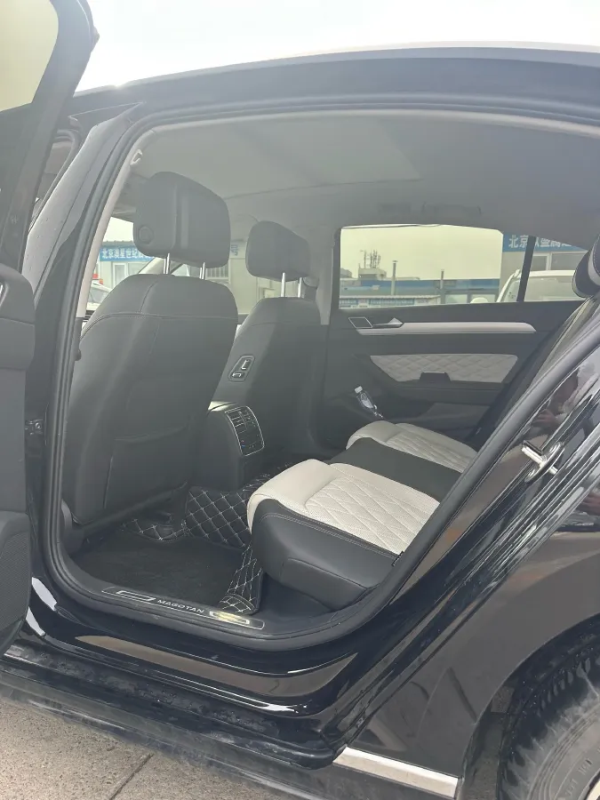 2023 Volkswagen Magotan 2.0T 186HP L4 7DCT,autocango,china used car exporter,china ev exporter,chinese used car exporter,chinese used ev exporter