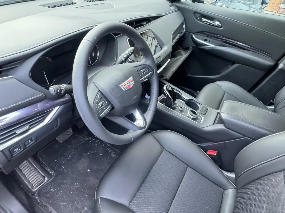 2020 Cadillac XT4 2.0T 237HP L4 9AT,autocango,china used car exporter,china ev exporter,chinese used car exporter,chinese used ev exporter