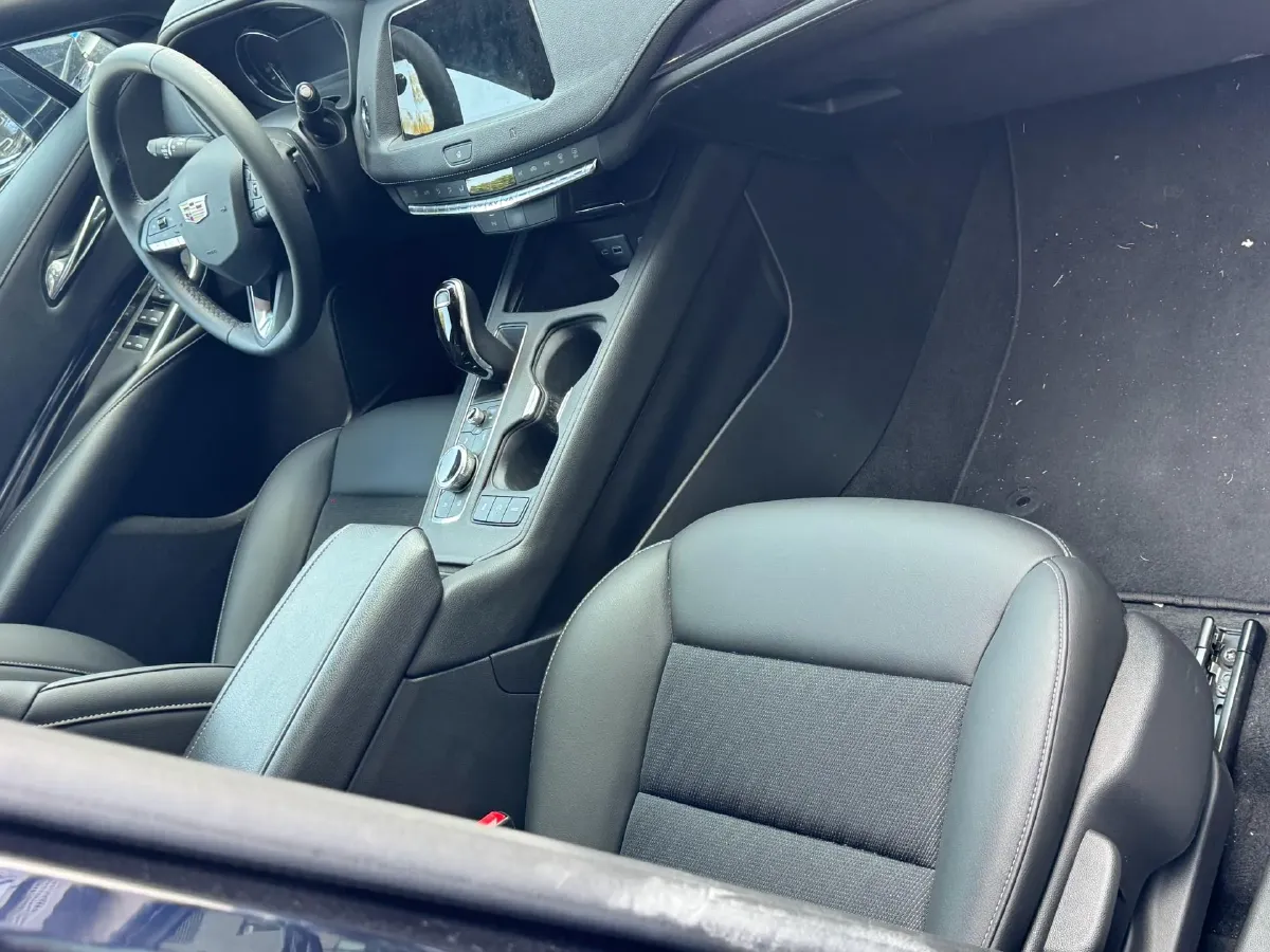 2020 Cadillac XT4 2.0T 237HP L4 9AT,autocango,china used car exporter,china ev exporter,chinese used car exporter,chinese used ev exporter