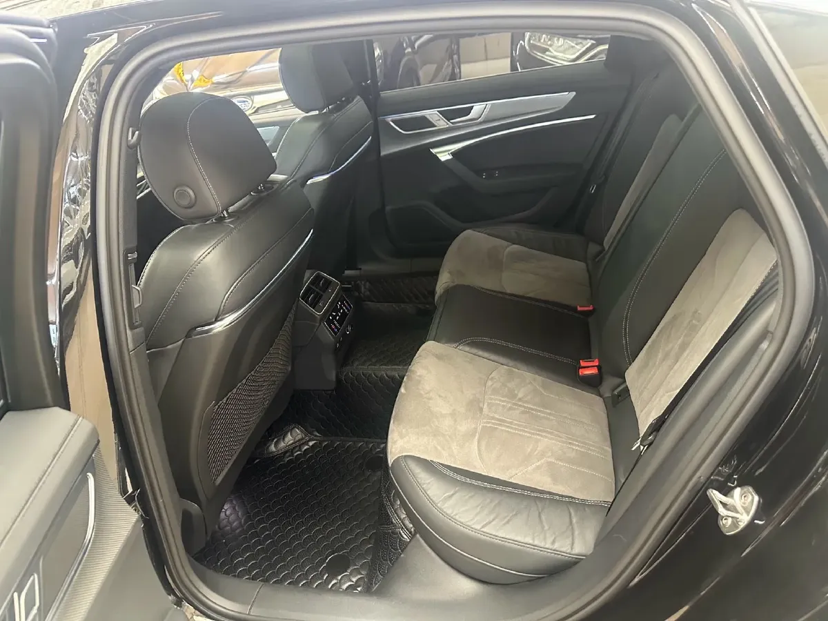 2023 Audi A6L 2.0T 245HP L4 7DCT,autocango,china used car exporter,china ev exporter,chinese used car exporter,chinese used ev exporter