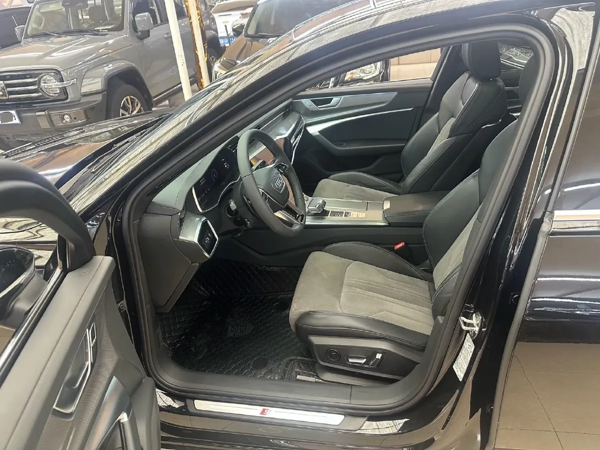 2023 Audi A6L 2.0T 245HP L4 7DCT,autocango,china used car exporter,china ev exporter,chinese used car exporter,chinese used ev exporter