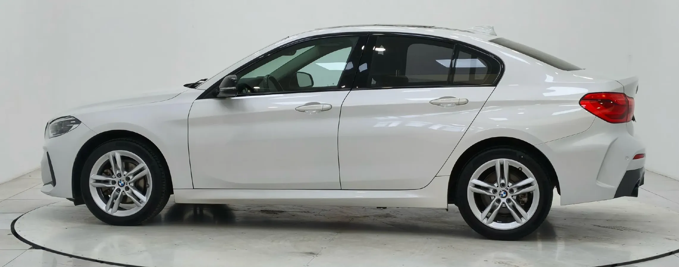 2022 BMW 1 Series 1.5T 140HP L3 7DCT,autocango,china used car exporter,china ev exporter,chinese used car exporter,chinese used ev exporter
