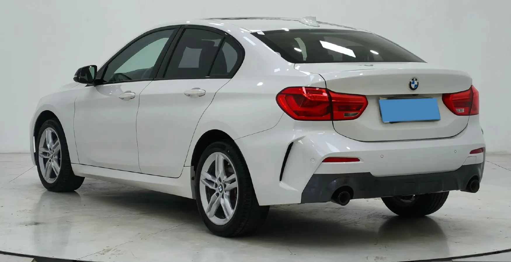 2022 BMW 1 Series 1.5T 140HP L3 7DCT,autocango,china used car exporter,china ev exporter,chinese used car exporter,chinese used ev exporter