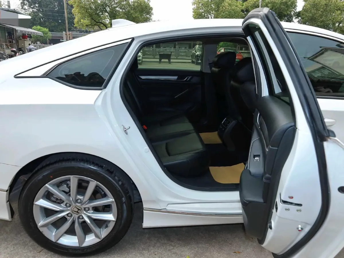 2022 Honda Accord 1.5T 194HP L4 CVT,autocango,china used car exporter,china ev exporter,chinese used car exporter,chinese used ev exporter