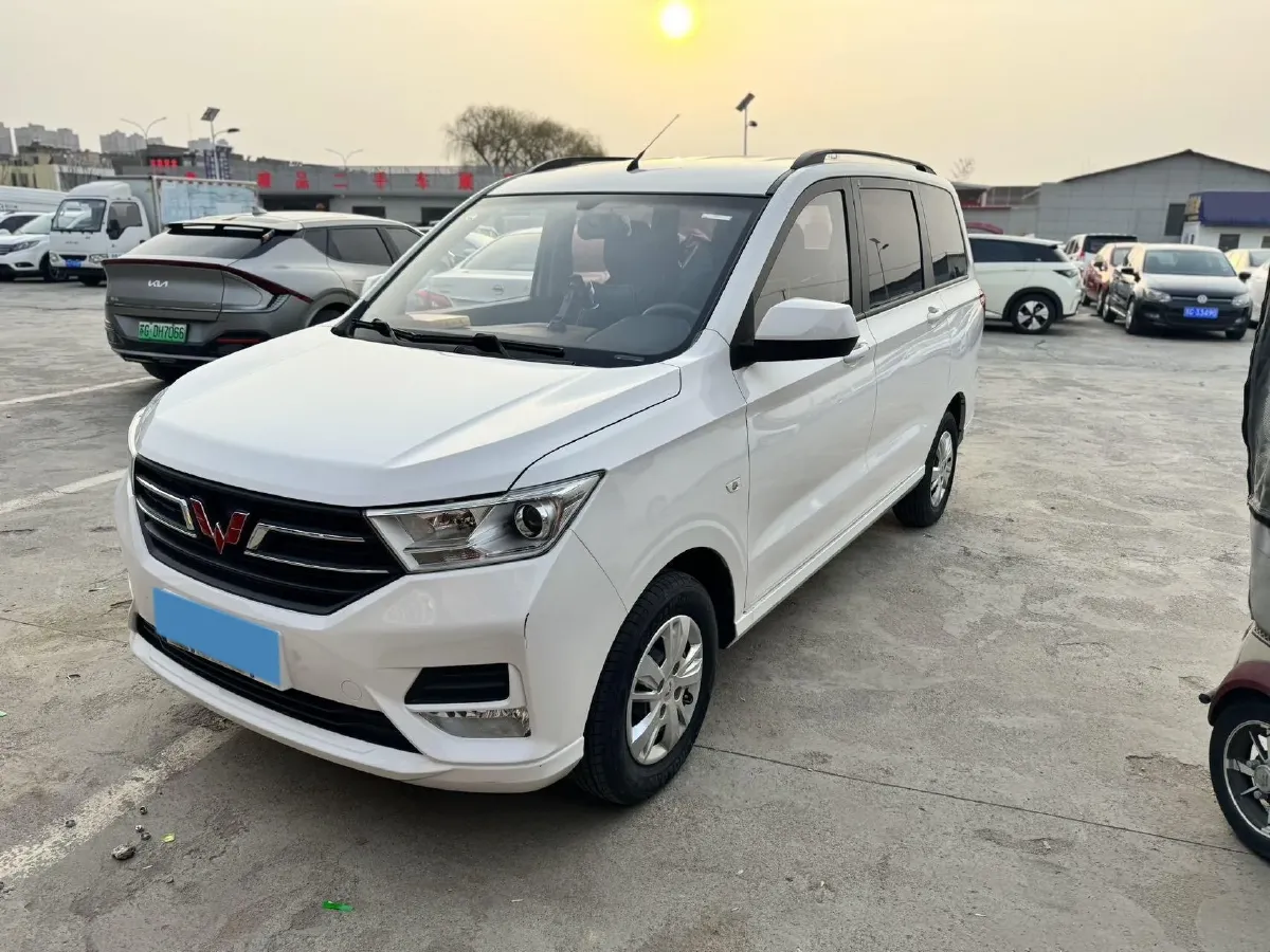2021 WuLing RongGuang New Truck 1.5L 99HP L4 5MT,autocango,china used car exporter,china ev exporter,chinese used car exporter,chinese used ev exporter