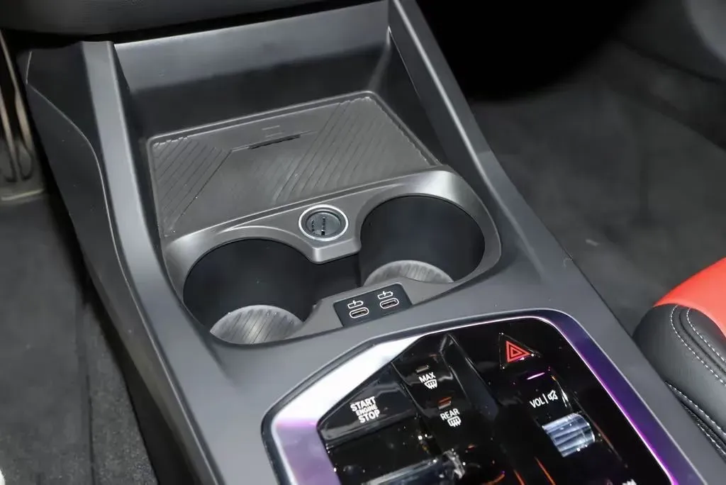 2025 BMW 2.0T 300HP L4 7DCT,autocango,china used car exporter,china ev exporter,chinese used car exporter,chinese used ev exporter