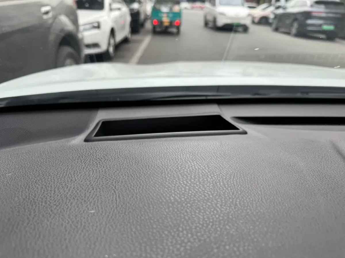 2023 Toyota Camry 2.0L 177HP L4 CVT,autocango,china used car exporter,china ev exporter,chinese used car exporter,chinese used ev exporter