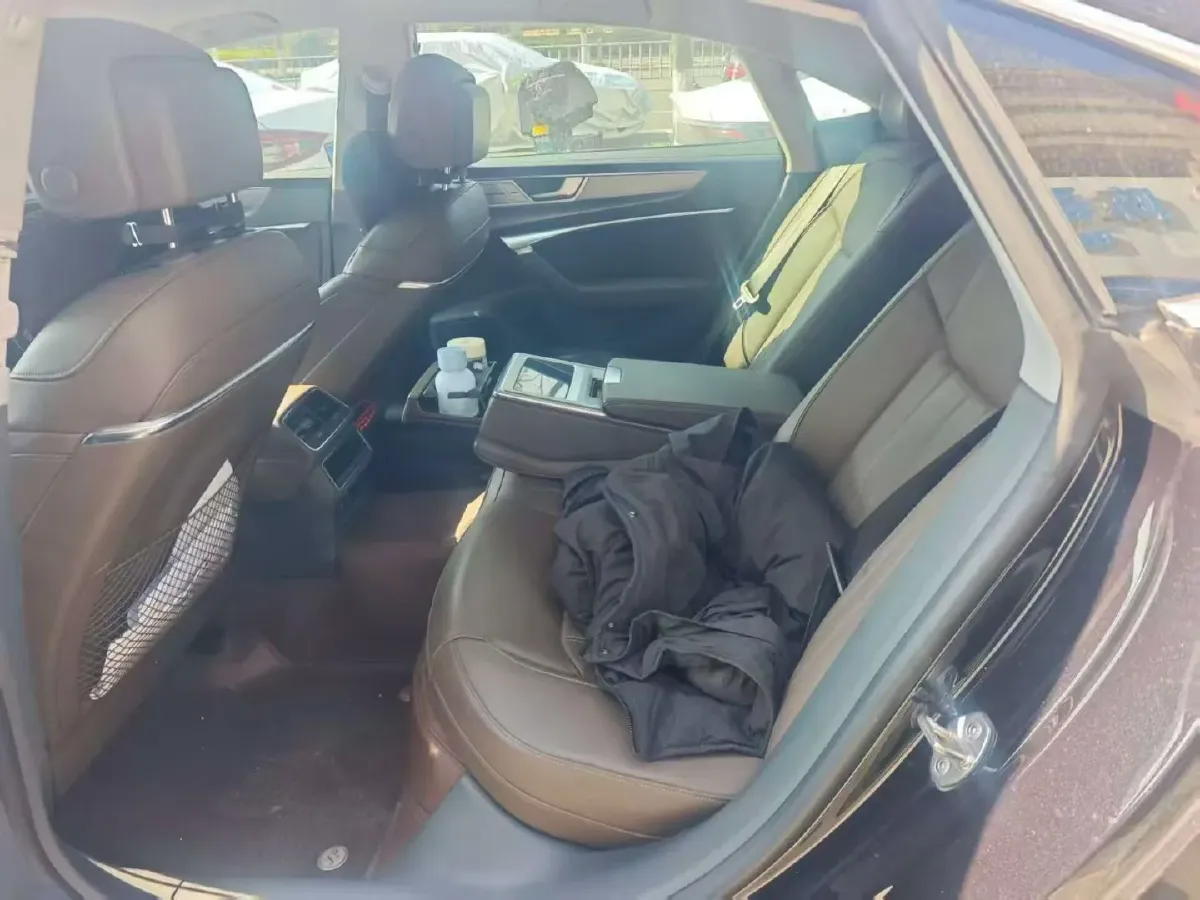 2022 Cadillac XT6 2.0T 237HP L4 9AT,autocango,china used car exporter,china ev exporter,chinese used car exporter,chinese used ev exporter