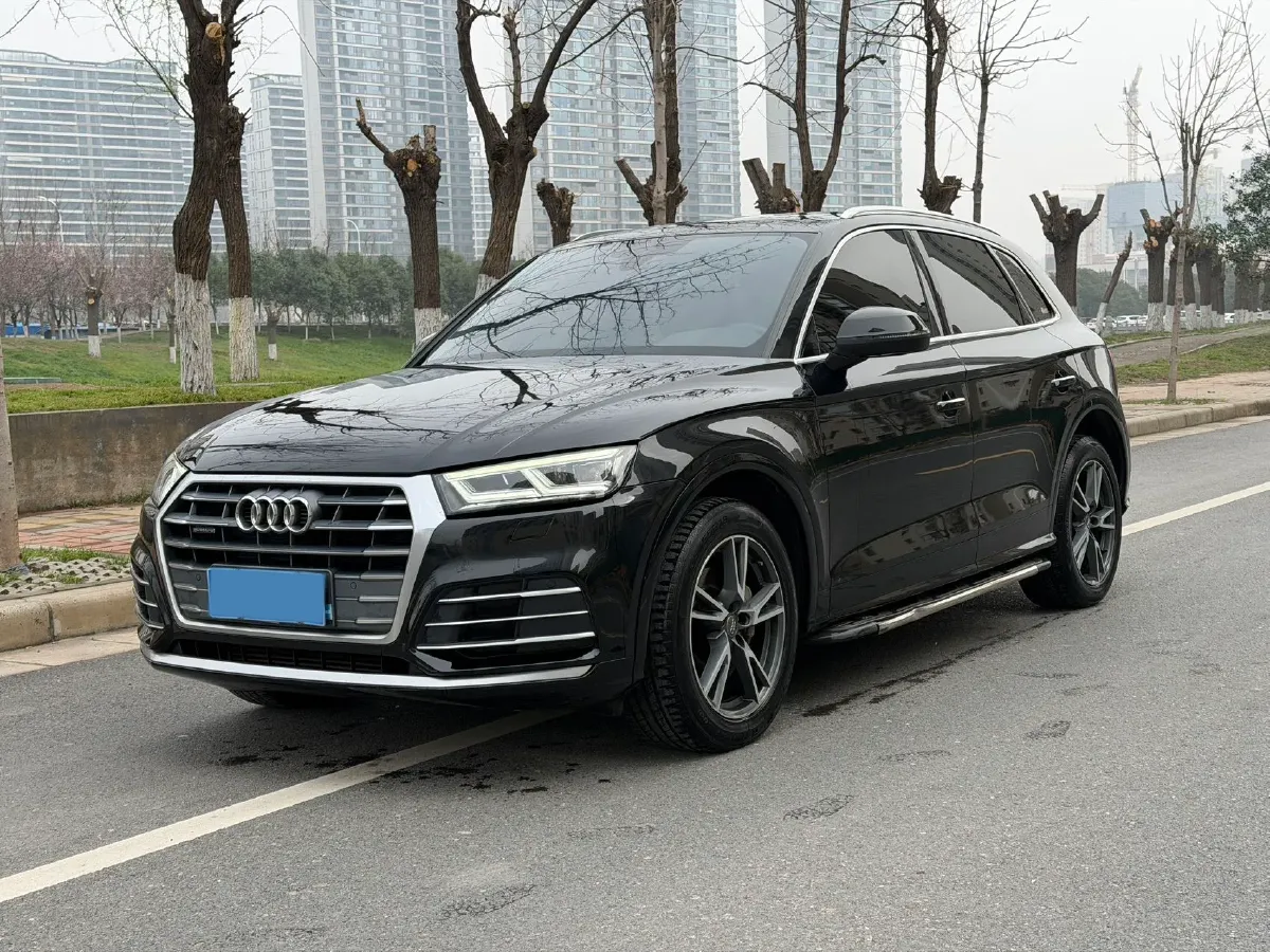 2020 Audi Q5L 2.0T 190HP L4 7DCT,autocango,china used car exporter,china ev exporter,chinese used car exporter,chinese used ev exporter