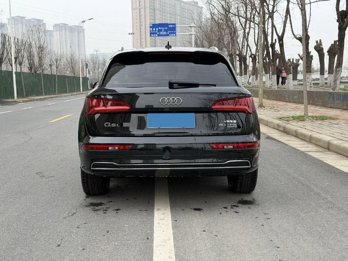 2020 Audi Q5L 2.0T 190HP L4 7DCT,autocango,china used car exporter,china ev exporter,chinese used car exporter,chinese used ev exporter