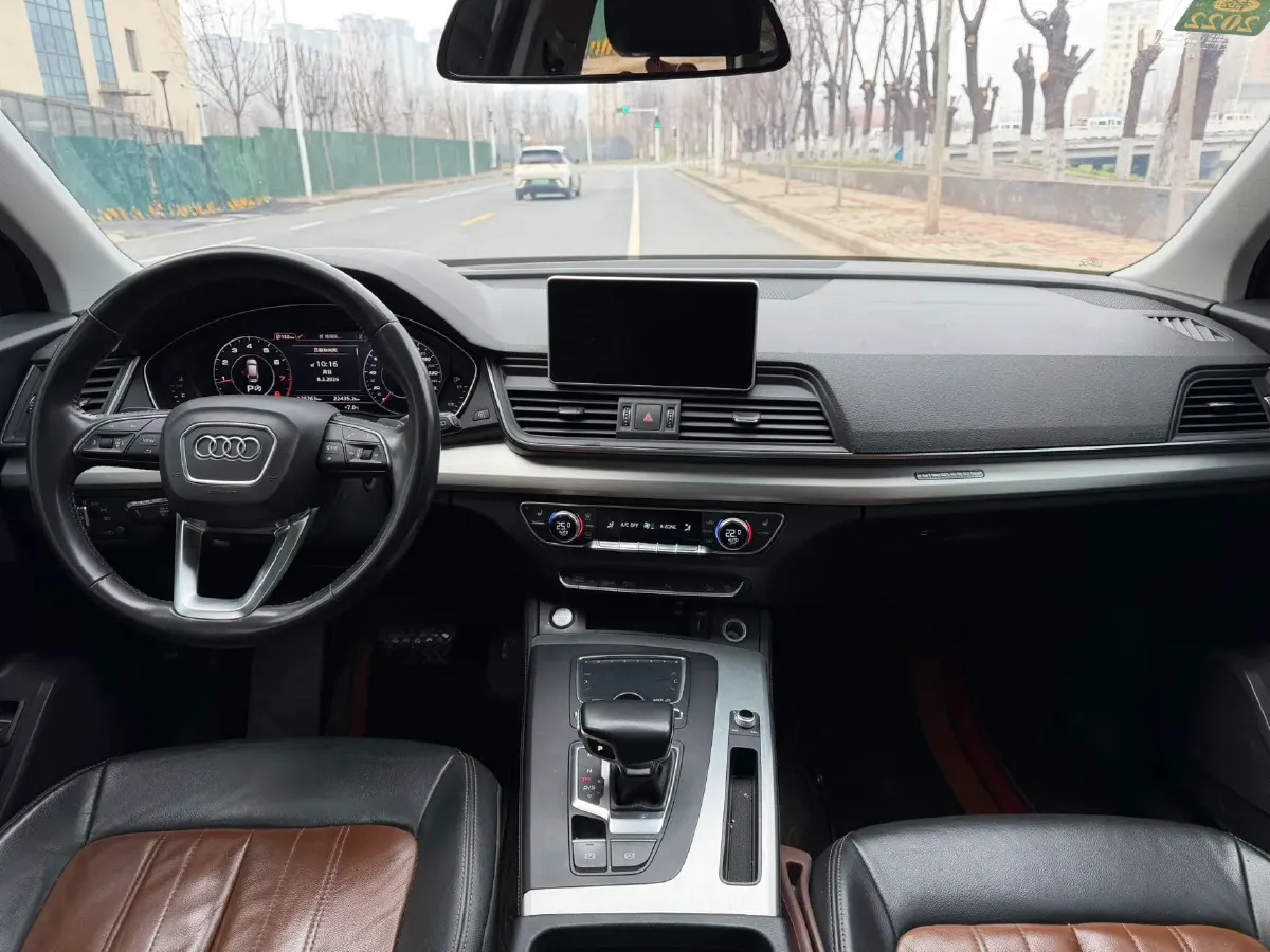 2020 Audi Q5L 2.0T 190HP L4 7DCT,autocango,china used car exporter,china ev exporter,chinese used car exporter,chinese used ev exporter